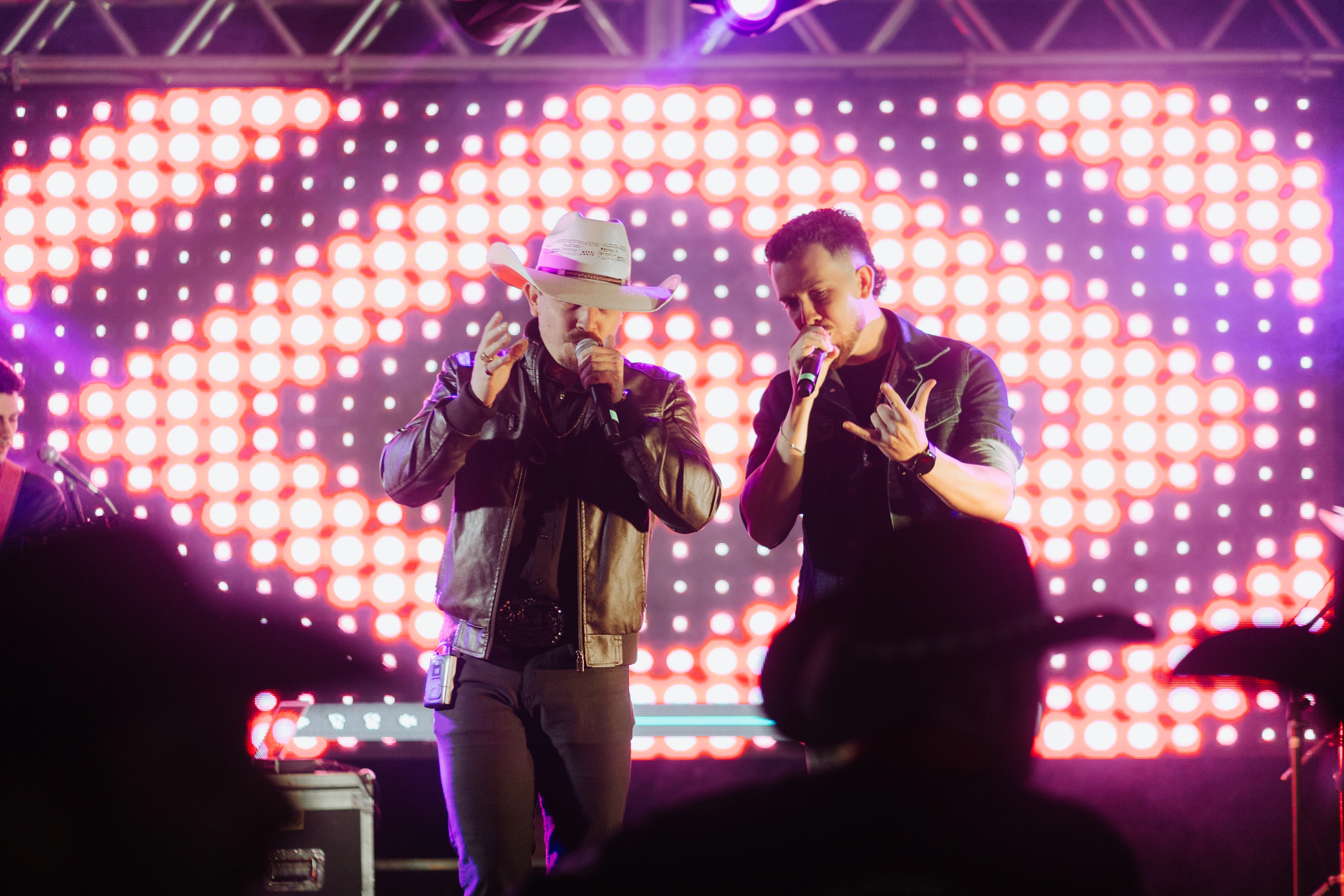 João Pedro e Zé Paulo no palco